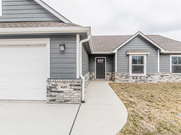 9685 Heather Ln, Manhattan, KS 66502