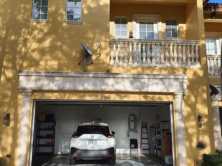 220 NE 69th Cir — Photo 26
