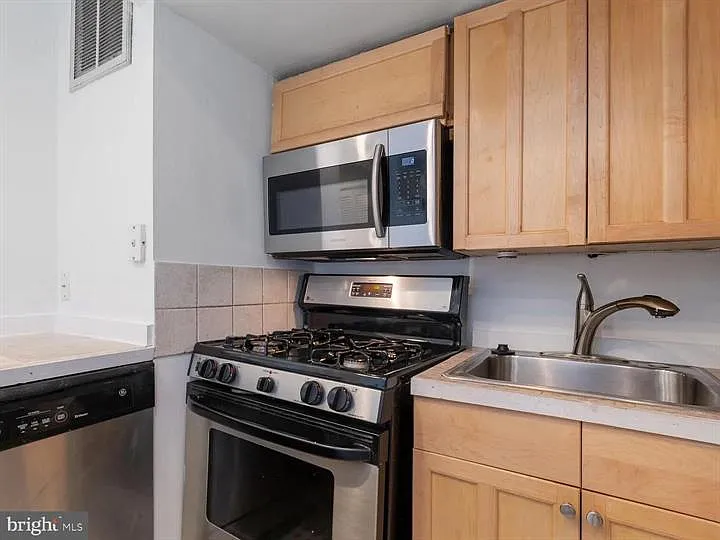 1 bed, 446 sqft, $1,900 — Photo 2