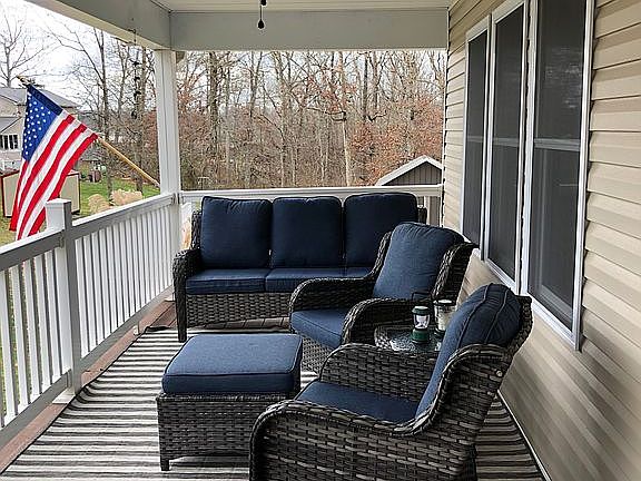 3rd image of 221 Glenjay Dr