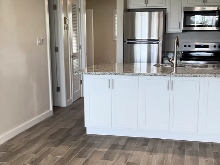 E Riverside Dr — Photo 1