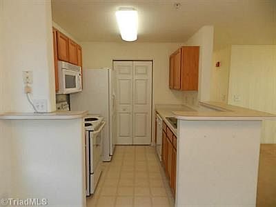 4th image of 2202 McConnell Dr