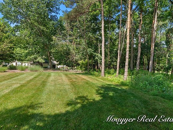 2nd image of 2549 Ashwood Ct SE