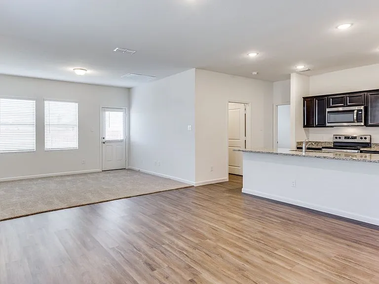 205 Briar Cv — Photo 2