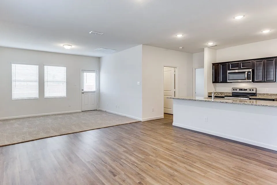 Building Photo - 205 Briar Cv