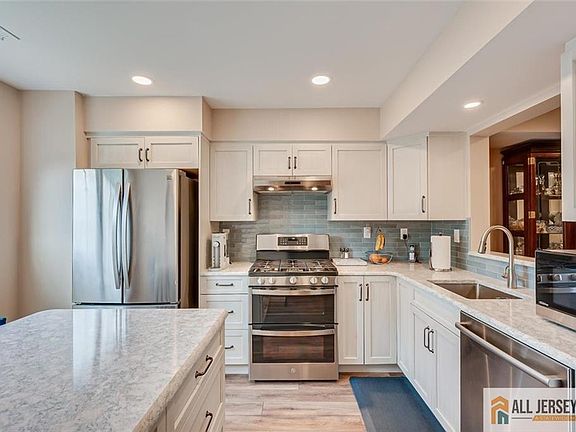 2nd image of 254 Teasdale Pl
