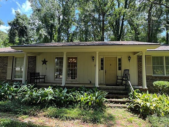 4th image of 3305 Plantation Dr