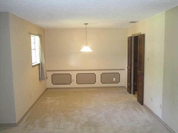 4th image of 2406 Meadow Creek Dr