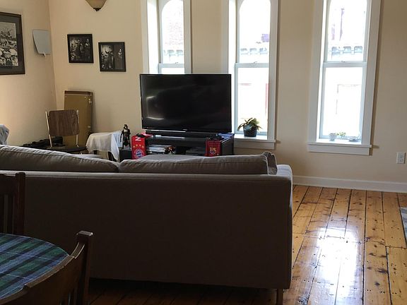 2nd image of 405-172 River St #405