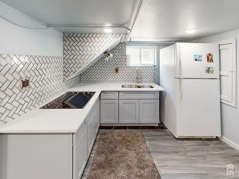 22 Wilson Ave — Photo 36