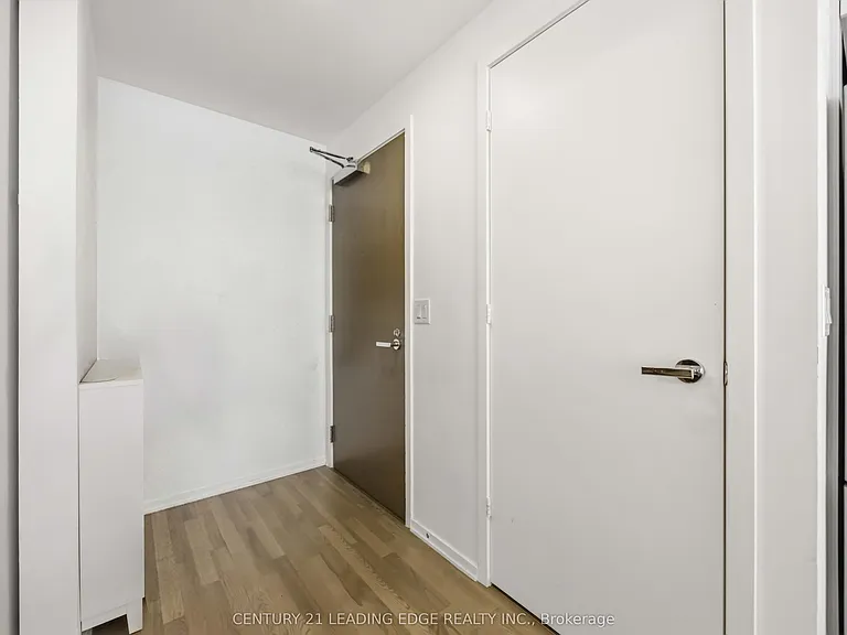 1 Bloor St E #3308 — Photo 5