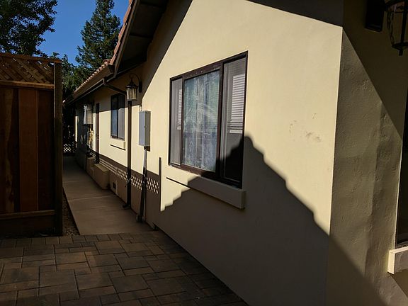 3rd image of 10208 Lockwood Dr