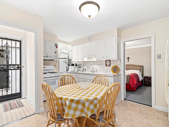 5th image of 2114 21st St
