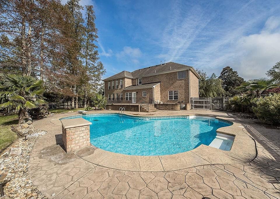 1st image of 700 Wentworth Dr