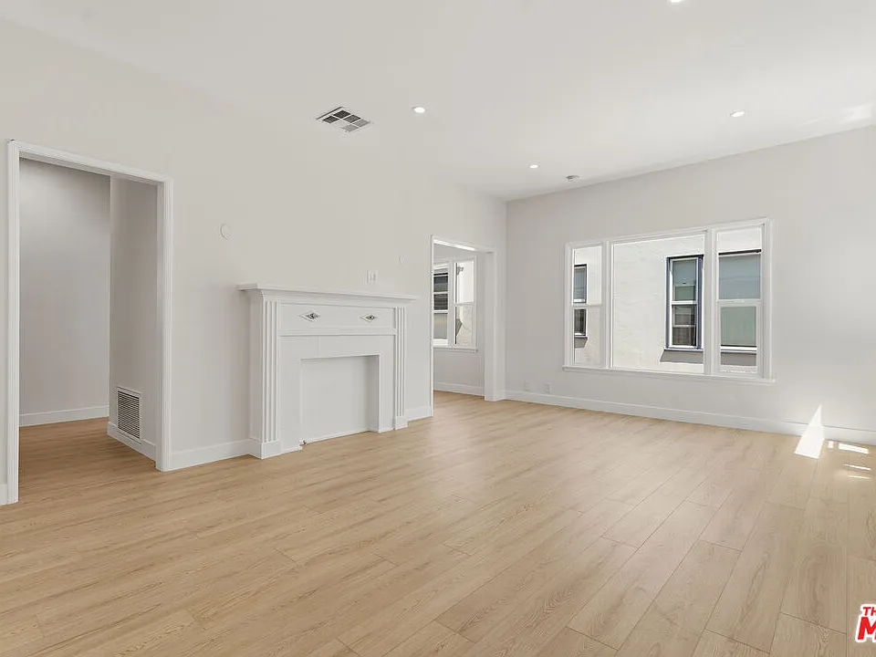 833 1/4 N Alfred St