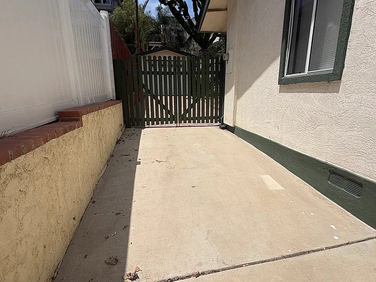 2220 Rosecrans St — Photo 4