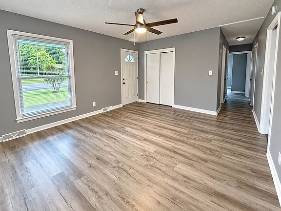 3rd image of 1725 Cedrow Dr