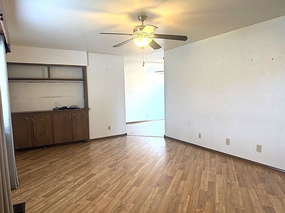 3rd image of 501 W Hartford Ave