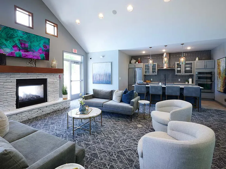Valley Creek Apartments — Photo 3