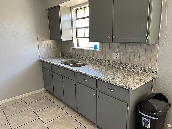 3rd image of 14960 Las Flores Dr