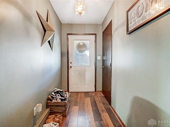 5th image of 1810 W Parkway Dr