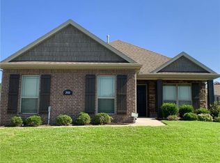2930 W Marble Dr, Fayetteville, AR 72704