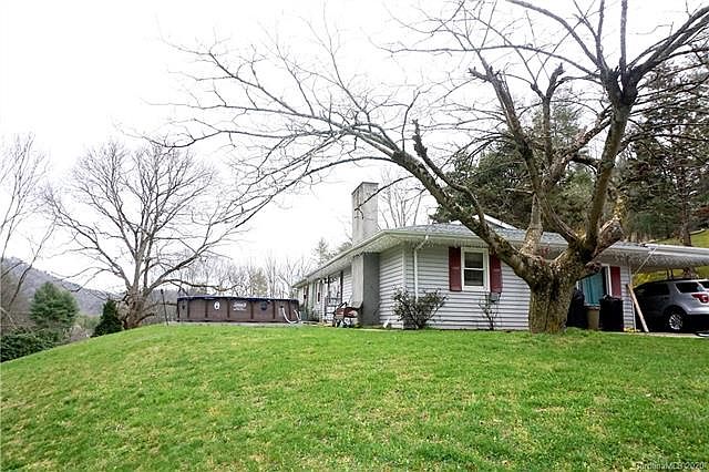 1st image of 565 Valley Rd