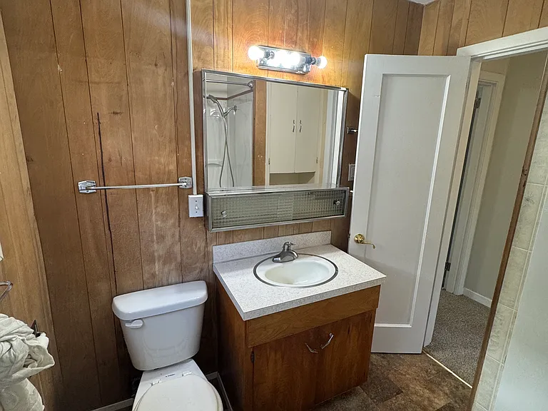 218 Phelps St — Photo 8