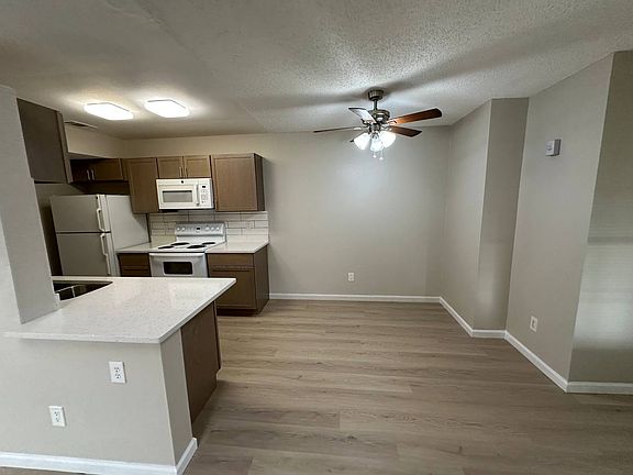 5th image of 882 S Uravan Ct APT C