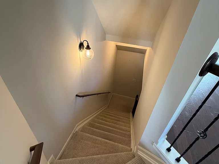 5975 N Pointe Dr — Photo 27