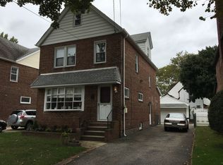 601 Liberty Ave, Williston Park, NY 11596