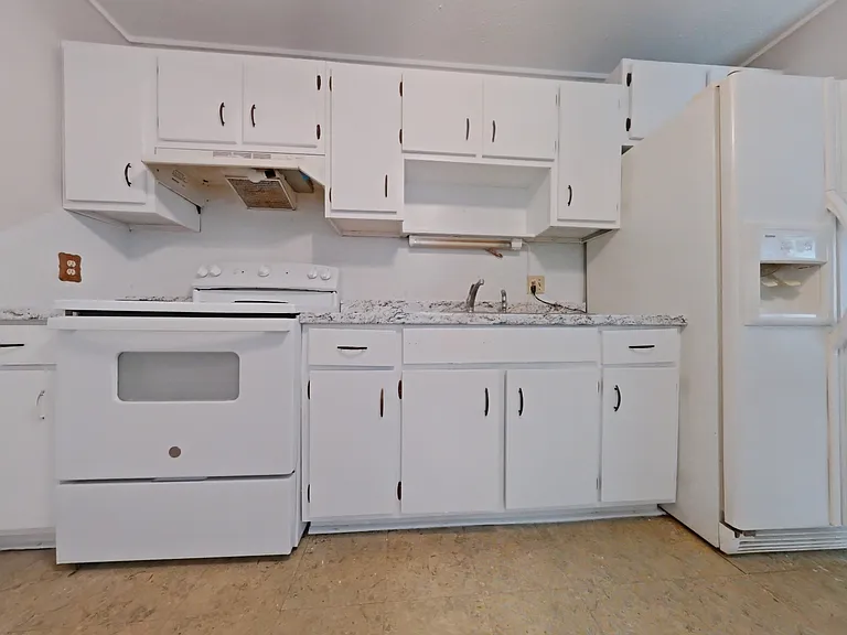 914 Pine Circle Dr — Photo 2