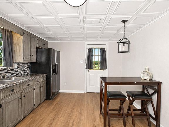 5th image of 403 Turner Ave