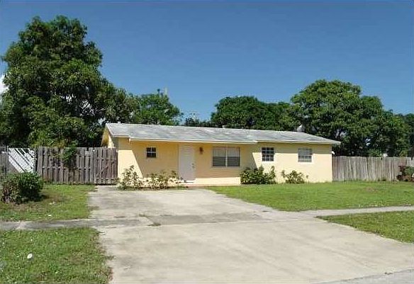 1st image of 711 SW 14th Ct