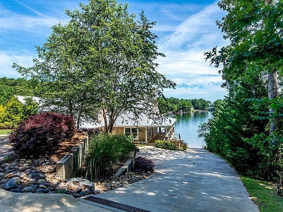 2nd image of 48 Bear Ln