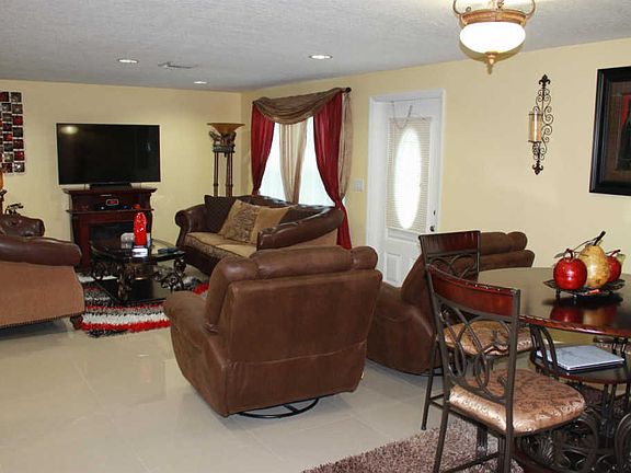 4th image of 2463 Pineway Dr