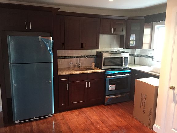 3rd image of 133-05a Farmers Blvd