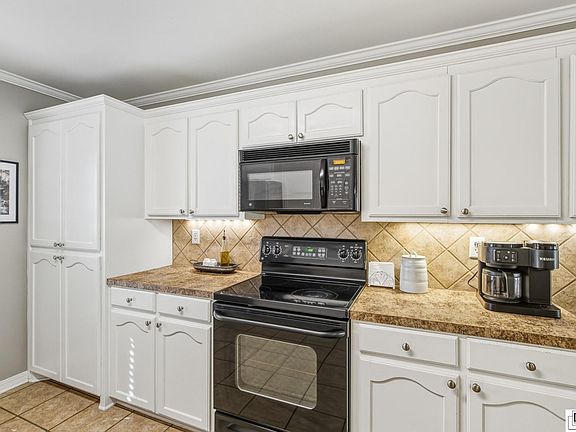 3rd image of 205 Curry Creek Cir