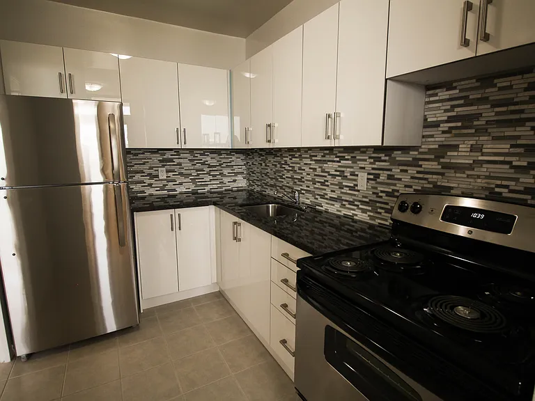 90 Tyndall Ave — Photo 3