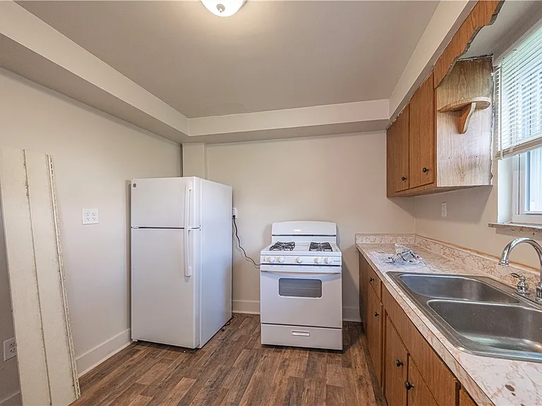 1067 Cleveland Ave — Photo 9