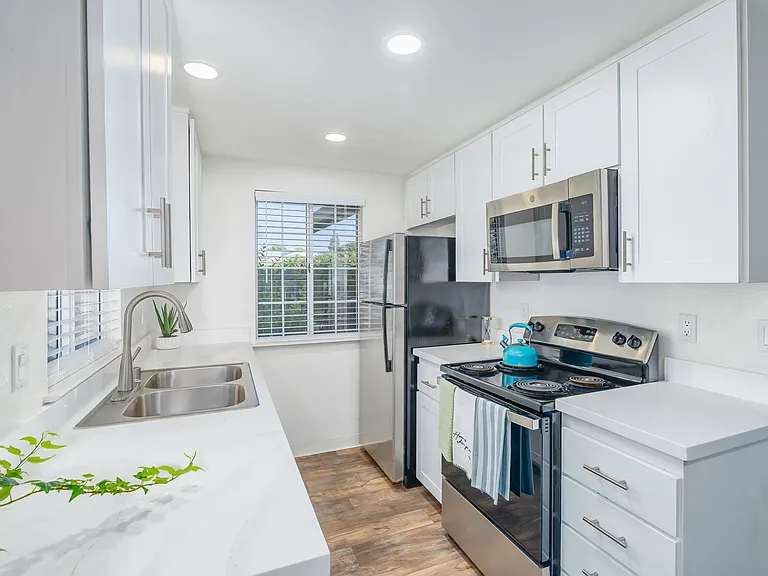 Cirby Oaks Apartment Homes — Photo 8