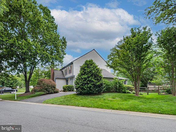 3rd image of 9413 Vineyard Haven Dr