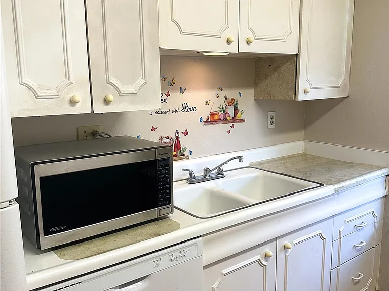 7600 Burgoyne Rd #240 — Photo 15