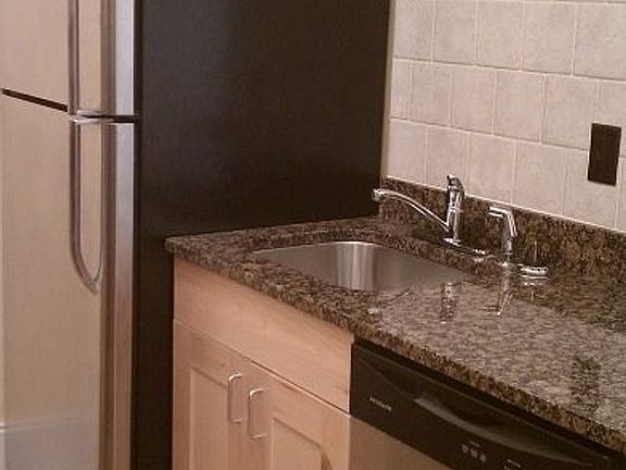 5th image of 1411 Grove Ave APT 19