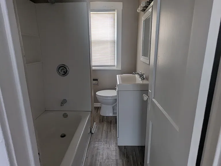 994 Peerless Ave — Photo 13