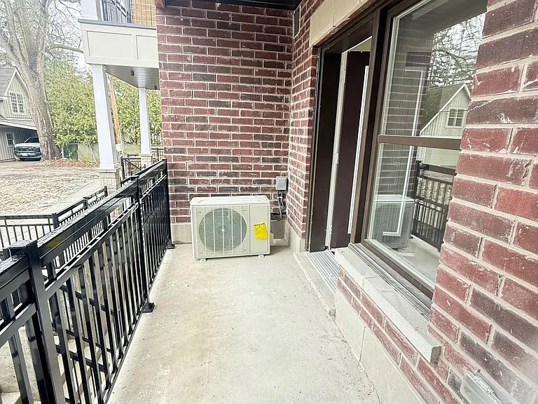 15100-235 Yonge St #111 — Photo 13
