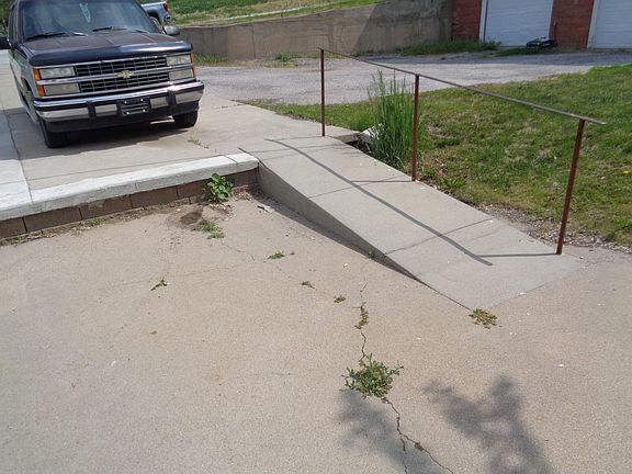 4th image of 322 N 1st St