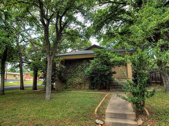 3rd image of 1012 Wayside Dr