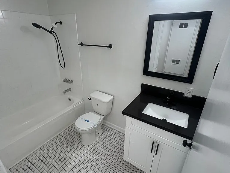 VRA27 LLC- "Villa Regency Apartments" — Photo 37