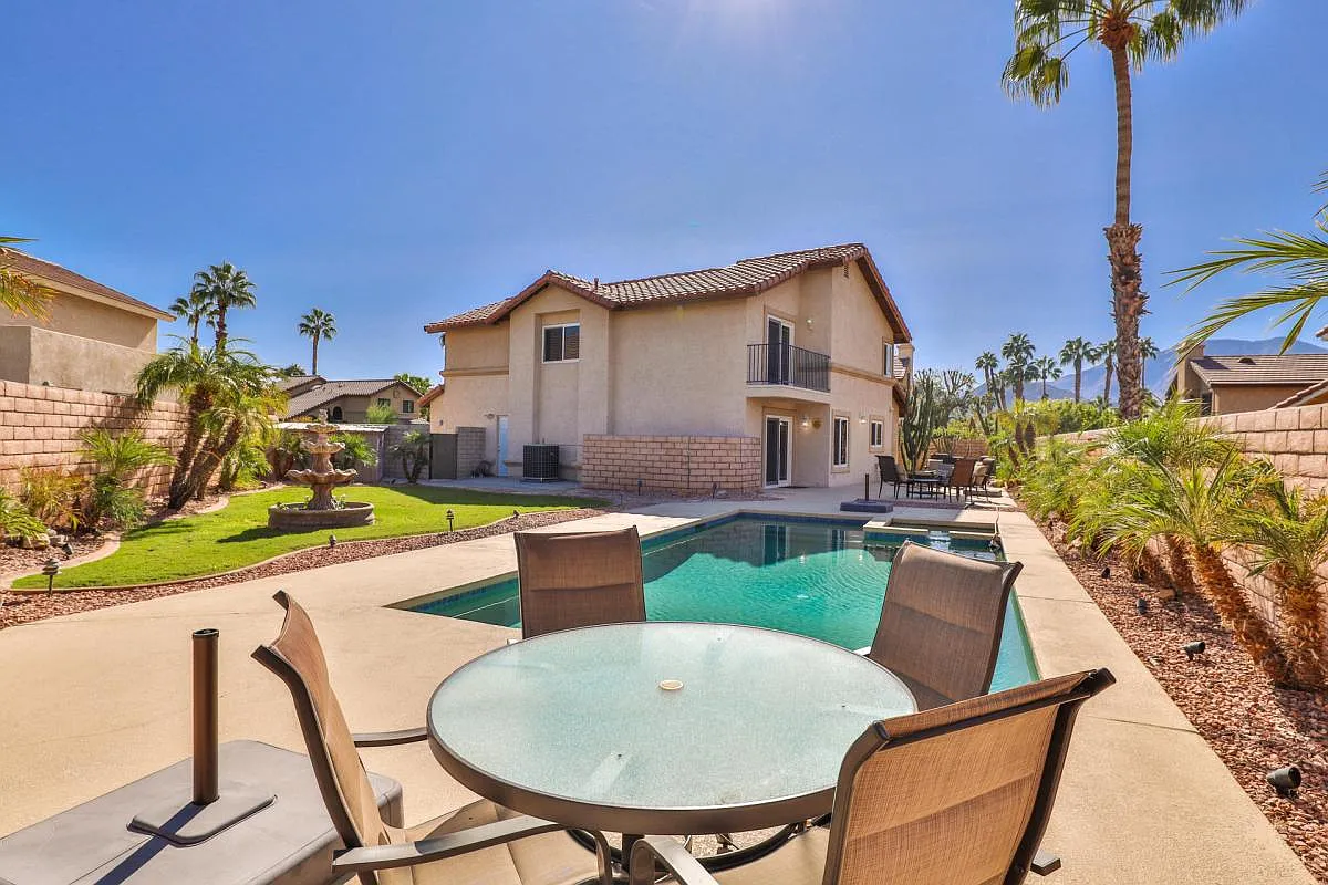 4 bed, 2.5 bath, 2004 sqft, $5,500 — Photo 3